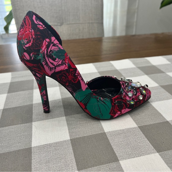 BETSEYVILLE NWOT Betsey Johnson Tahini Pump Heels - Picture 3 of 7